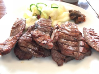 宮城県名物の牛タンでランチ (c)bulby