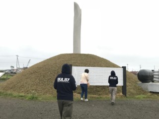 閖上地区 棟の上が津波最高到達点 (c)bulby